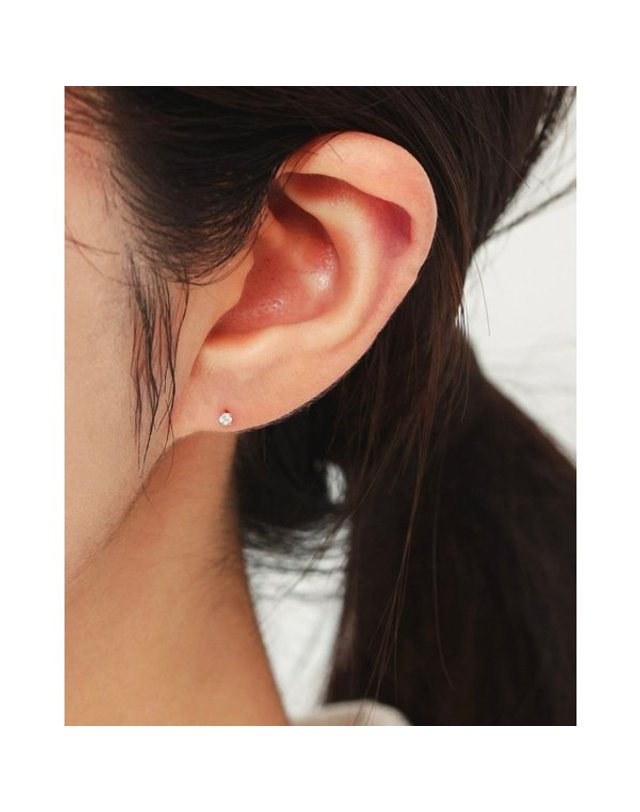 로이드 [갤러리아] [로이드] 라운드 큐빅 2mm 14K 귀걸이 착용컷