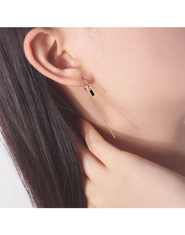 로이드 [갤러리아] [로이드] 바게트 블랙스톤 링 14K 귀걸이 착용컷