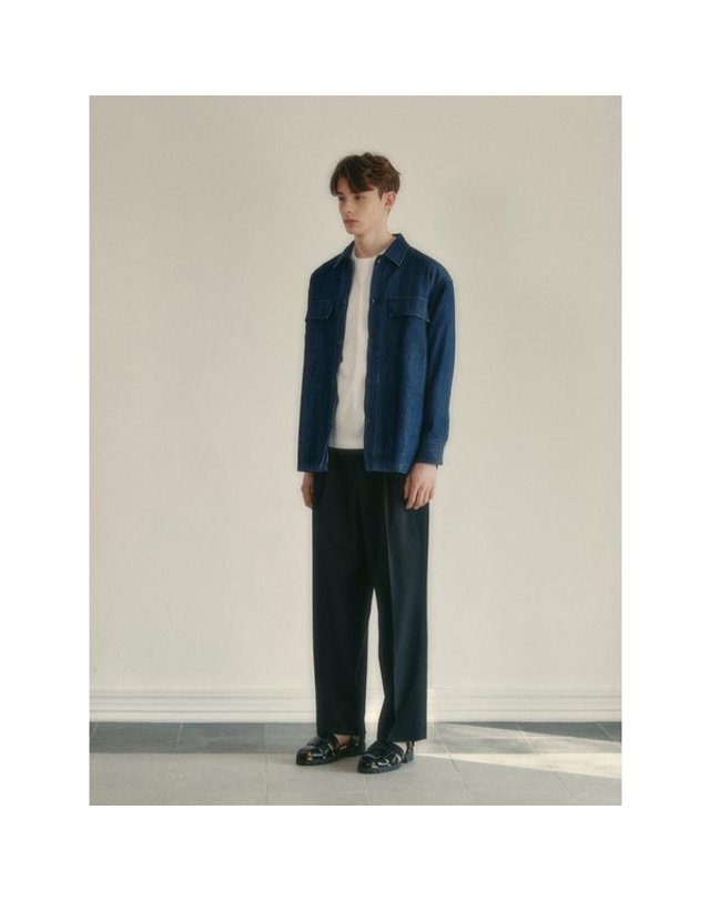 지이크 [갤러리아] [S/S] 네이비 스티치 포켓 데님 셔츠 (PIBAA5012) 착용컷