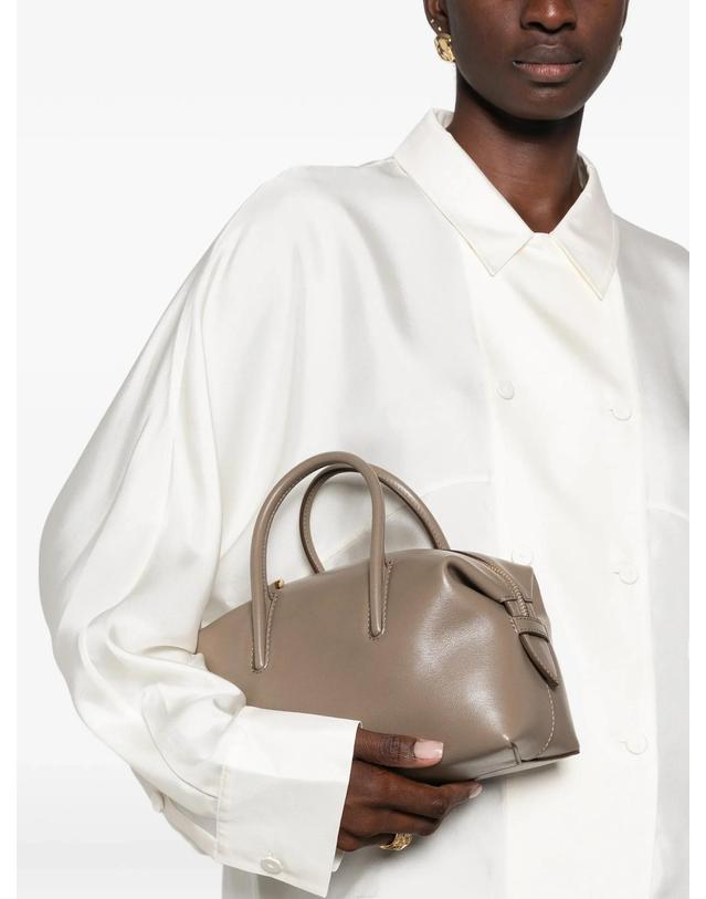 드멜리어 [해외직구] 드멜리어 The Small Stockholm leather top handle bag 12296539242760 TP725715912 착용컷