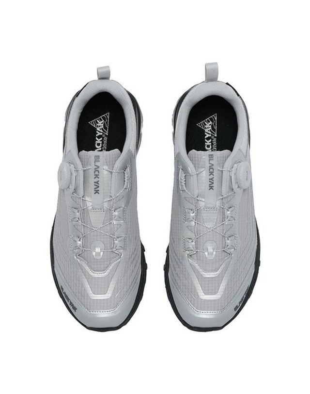 블랙야크 [갤러리아] 블랙야크 343 라이트 스텝 GTX SILVER (ABYSHXU928SI) 착용컷