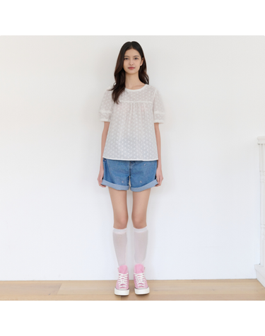[갤러리아] [써스데이아일랜드]2026 S/S 플라워 펀칭 자수 블라우스(T264MBL233W)
