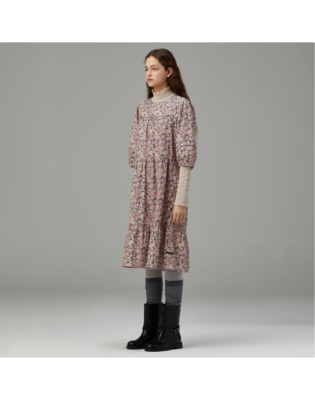 써스데이아일랜드 [갤러리아] [써스데이아일랜드]2025 F/W 플라워 미디 코듀로이 원피스(T258MOP238W) 착용컷