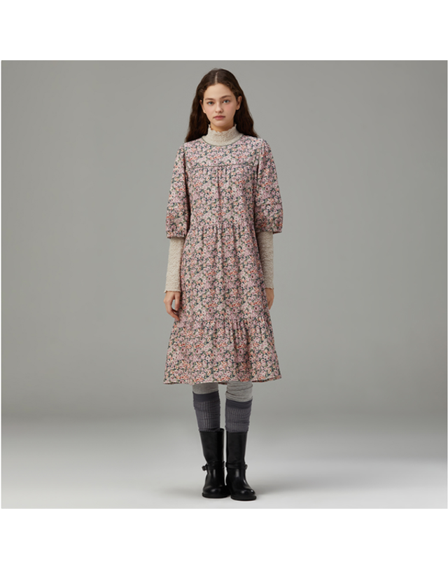 써스데이아일랜드 [갤러리아] [써스데이아일랜드]2025 F/W 플라워 미디 코듀로이 원피스(T258MOP238W) 착용컷
