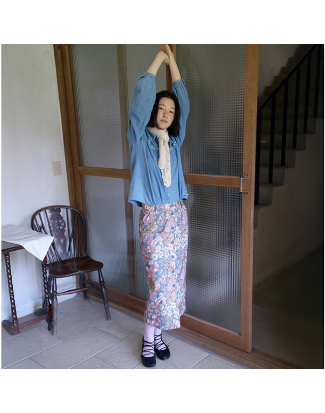 써스데이아일랜드 [갤러리아] [써스데이아일랜드]2025 F/W 패턴 세미H 라인 스커트 (T256MSK142W) 착용컷