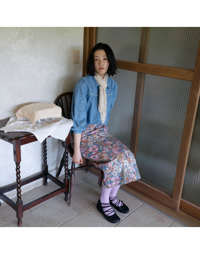 써스데이아일랜드 [갤러리아] [써스데이아일랜드]2025 F/W 패턴 세미H 라인 스커트 (T256MSK142W) 착용컷