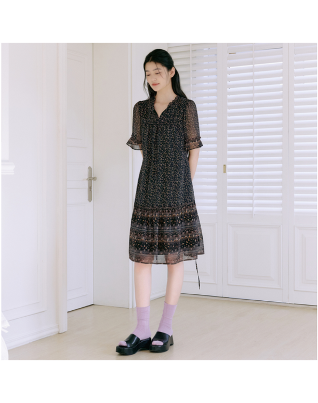 써스데이아일랜드 [갤러리아] [써스데이아일랜드] 2026 S/S 데일리 잔꽃 패턴 원피스 (T264MOP235W) 착용컷