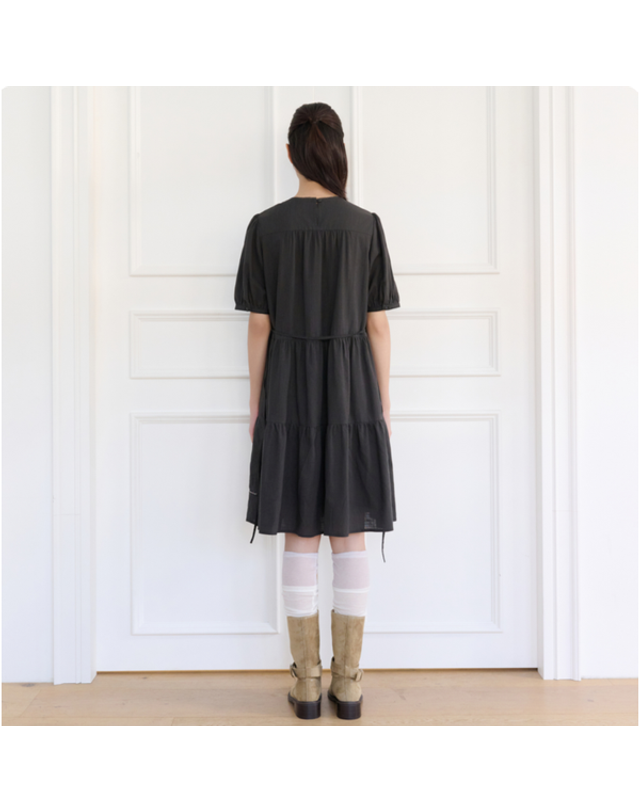 써스데이아일랜드 [갤러리아] [써스데이아일랜드] 2026 S/S 레이스 믹스 미디원피스 (T264MOP288W) 착용컷
