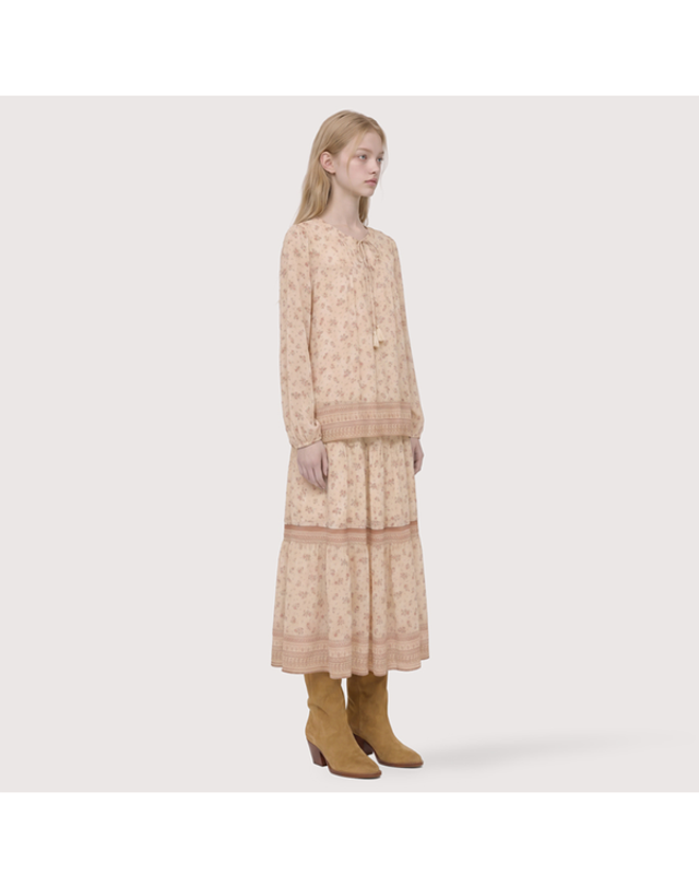 써스데이아일랜드 [갤러리아] [써스데이아일랜드]2026 F/W 플라워 에스닉 블라우스(T266MBL137W) 착용컷