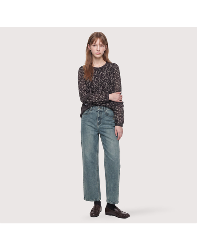 써스데이아일랜드 [갤러리아] [써스데이아일랜드]2026 F/W 패턴 믹스 플로럴 블라우스(T266MBL139W) 착용컷