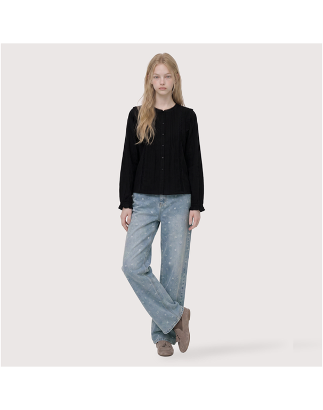 써스데이아일랜드 [갤러리아] [써스데이아일랜드]2026 F/W 레이스 믹스 블라우스(T266MBL160W) 착용컷