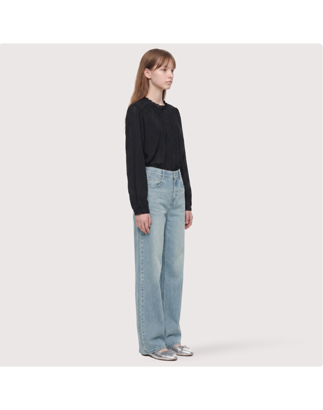 써스데이아일랜드 [갤러리아] [써스데이아일랜드]2026 F/W 자수 포인트 와이드 데님 팬츠 (T266MJE133W) 착용컷