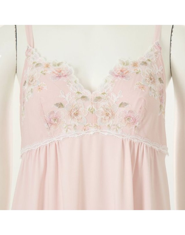 와코루 [갤러리아] 여리여리 플로럴 자수포인트 앙상블 가운 2P 세트(WGNC261A/WGNC261B CO) 착용컷