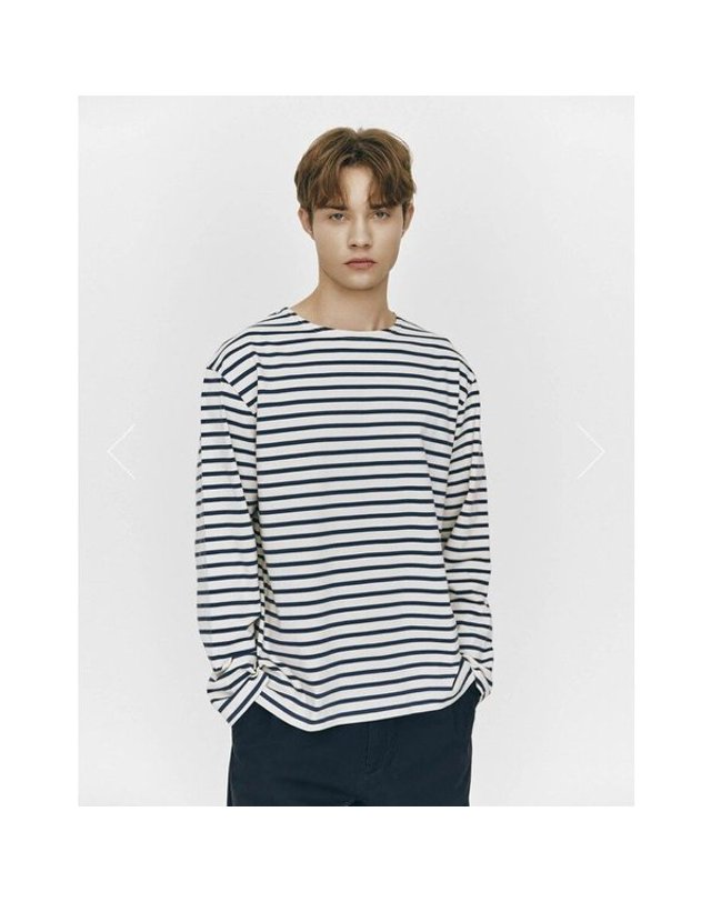 지오다노 [갤러리아] [25SS]NEW 남자 릴렉스핏 스트라이프 긴팔티(01025520) 착용컷