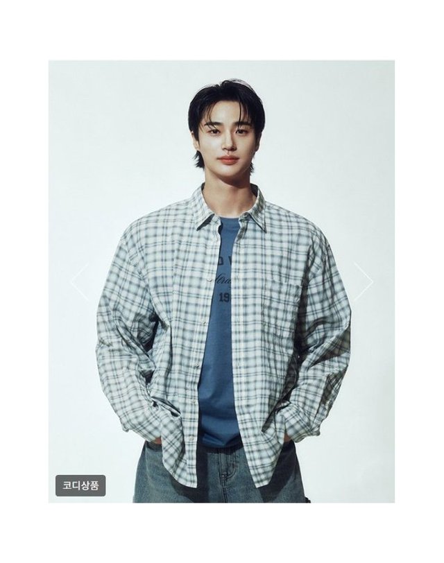 지오다노 [갤러리아] [변우석] 코튼 릴렉스핏 체크 셔츠(01045514) 착용컷
