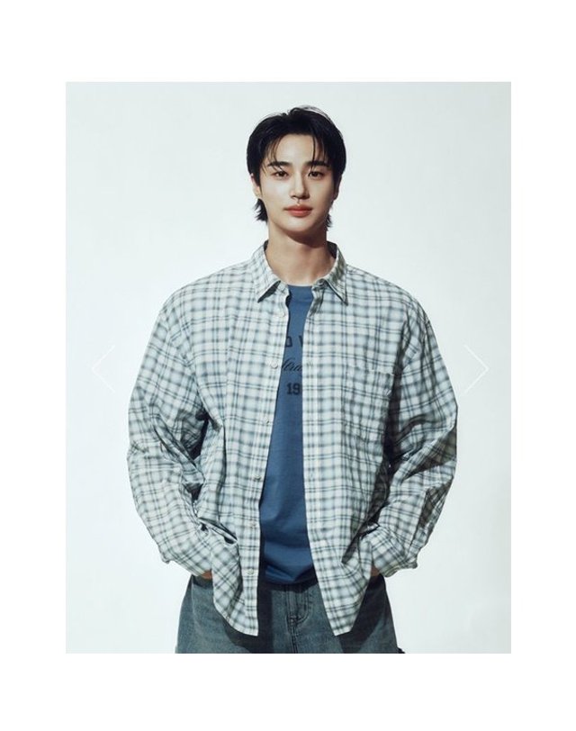 지오다노 [갤러리아] 여름 변우석 남자 코튼 릴렉스핏 체크 셔츠(045514) 착용컷