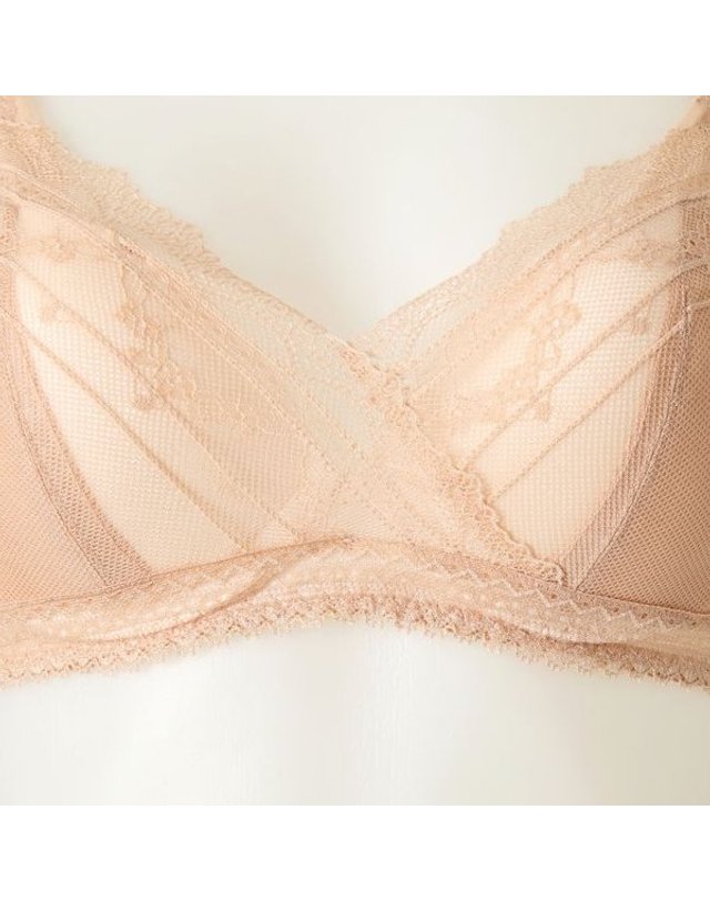비너스 [갤러리아] [여](A,B컵)체형맞춤 편하게 모아주는 메모리 브라[VBRI651AB_SK] 착용컷