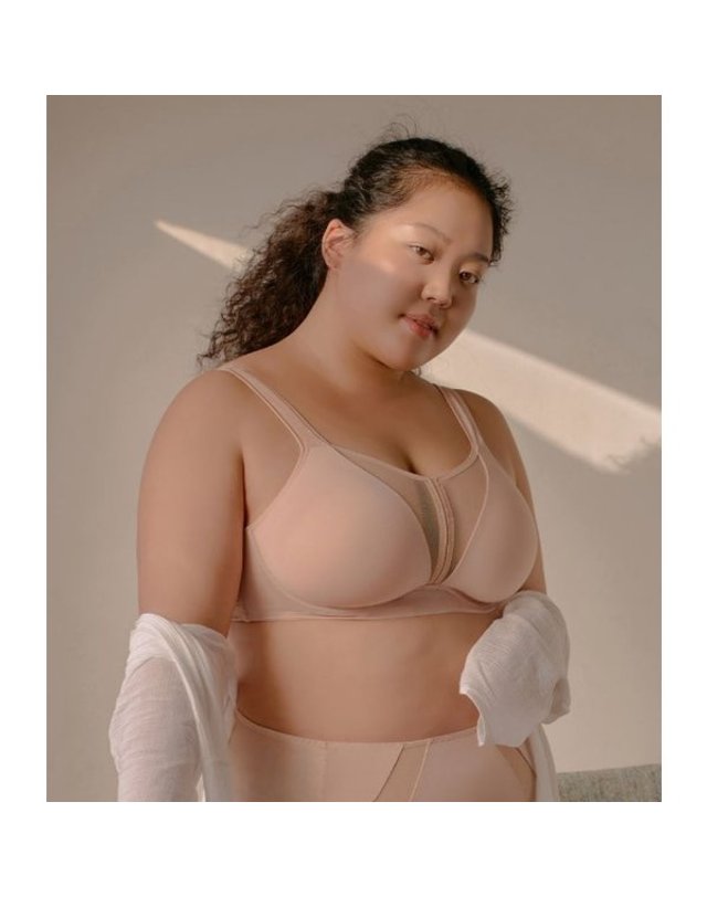 비너스 [갤러리아] [플러스 사이즈] 브이핏 편안히 잡아주는 스킨 몰드 브라AB컵 VBRG301AB 착용컷