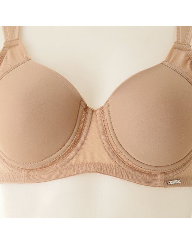 비너스 [갤러리아] [여]편안한 착용감 깔끔한 라인 패드어깨 슬림 보정브라 EF컵 (VGBM535EF) 착용컷