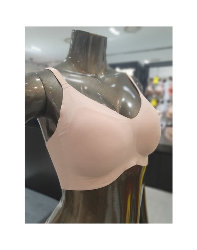 원더브라 [갤러리아] 블랙 패드일체형 심리스 무봉제 끈타입브라탑 WBWBR3I30T 착용컷