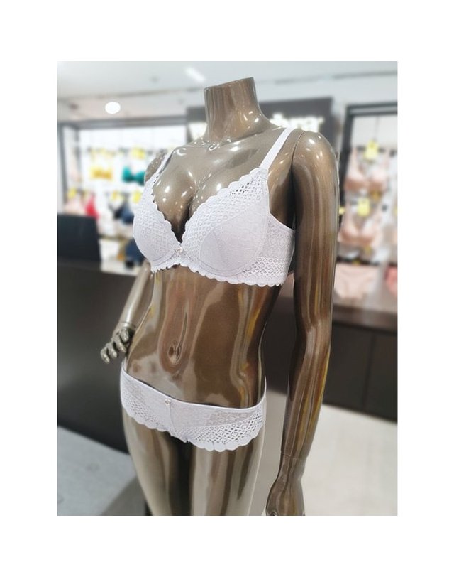 원더브라 [갤러리아] 풀커버리지 노와이어 볼륨브라,팬티세트(A~D컵)WBWBR3I37T,WBWPT3I37T 착용컷