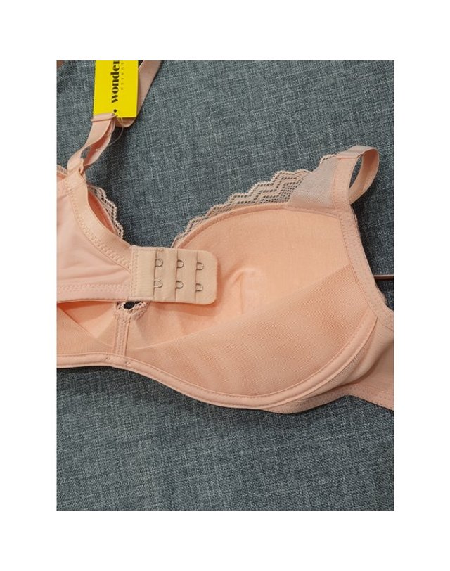 원더브라 [갤러리아] 코랄핑크 매직 노와이어 볼륨브라(70A,70B,A~D컵)WBWBR3M41T 착용컷