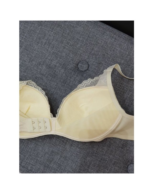 원더브라 [갤러리아] 레몬옐로우 매직 노와이어 볼륨브라(70A,70B,A~D컵)WBWBR3M40T 착용컷