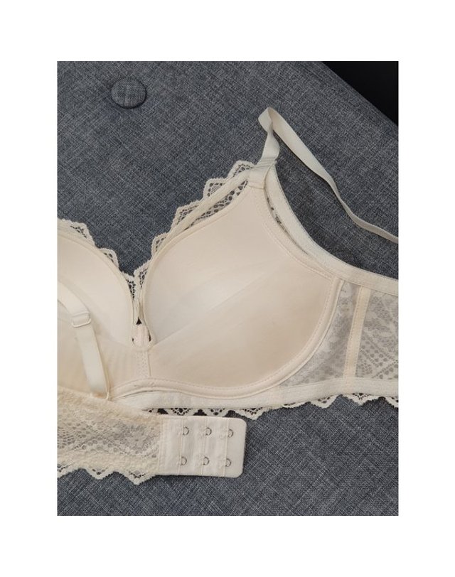 원더브라 [갤러리아] 크림 퍼팩트 소프트 노와이어 브라,레이스팬티SET WBWBR4I09T,WBWPT4I09T 착용컷