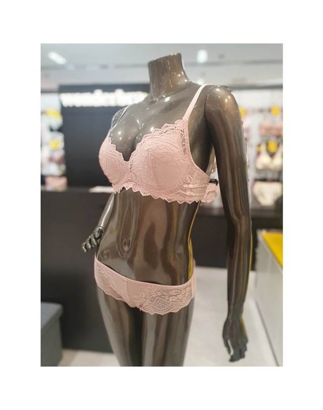 원더브라 [갤러리아] 핑크베이지 퍼팩트 소프트 노와이어 브라,햄팬티SET WBWBR4I09T,WBWPS4I09 착용컷