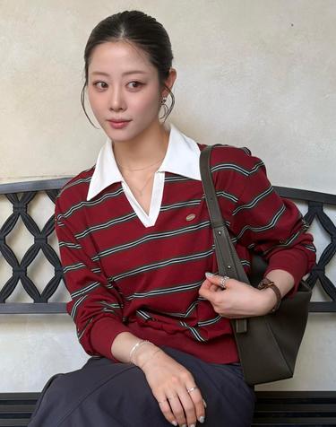 스트라이프 로고 카라 스웨트셔츠 - 버건디