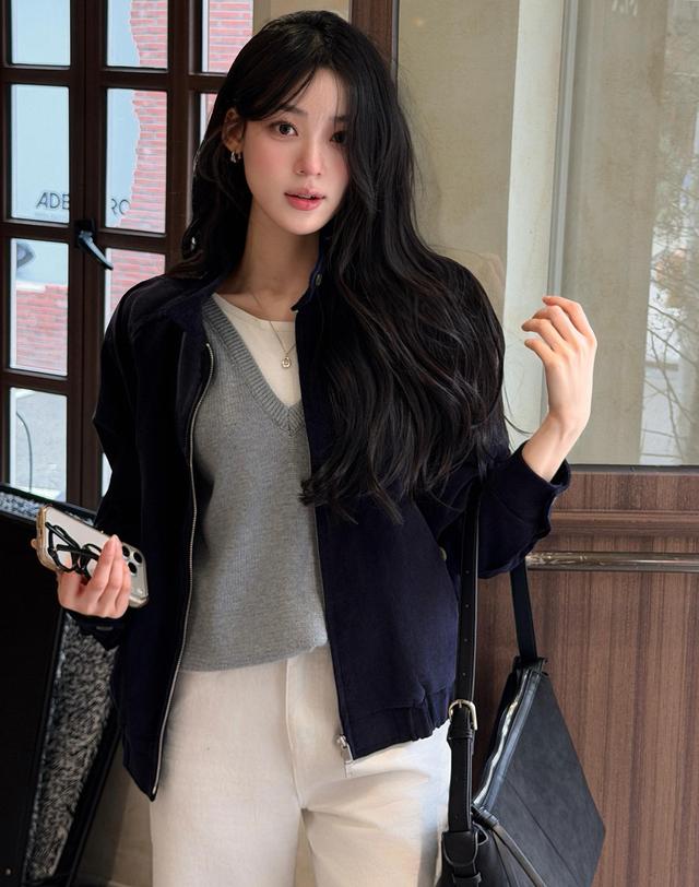 아워호프 코듀로이 버튼 포인트 블루종 재킷 - 네이비 착용컷