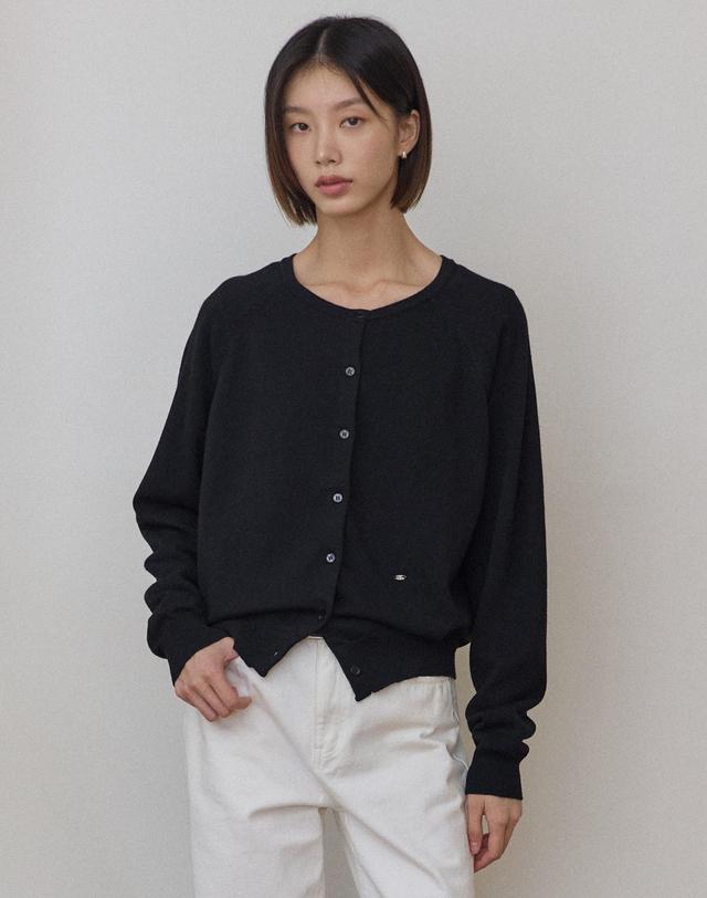 아워호프 에센셜 소프트 울 래글런 가디건 - Black 착용컷