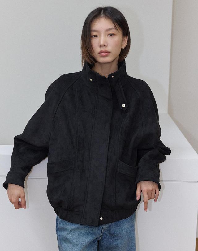 아워호프 커브드 하이넥 스웨이드 자켓 - Black 착용컷