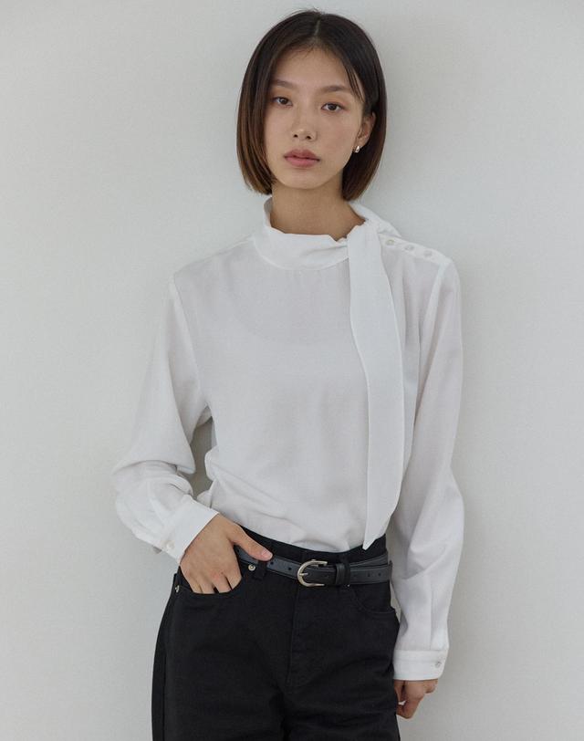 아워호프 쉬머 스카프 타이 넥 블라우스 - White 착용컷