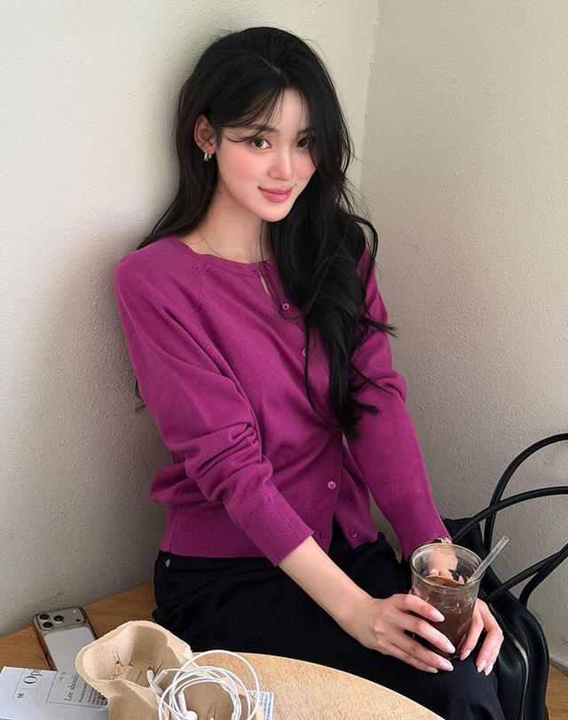 아워호프 [시온 착용] 에센셜 소프트 울 래글런 가디건 - Plum 착용컷
