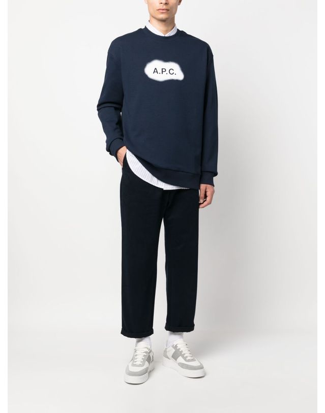 아페세 23FW 23FW 아페쎄 남성 알라스터 로고 스웨트셔츠 네이비 COEIP H27825 IAK STK 착용컷