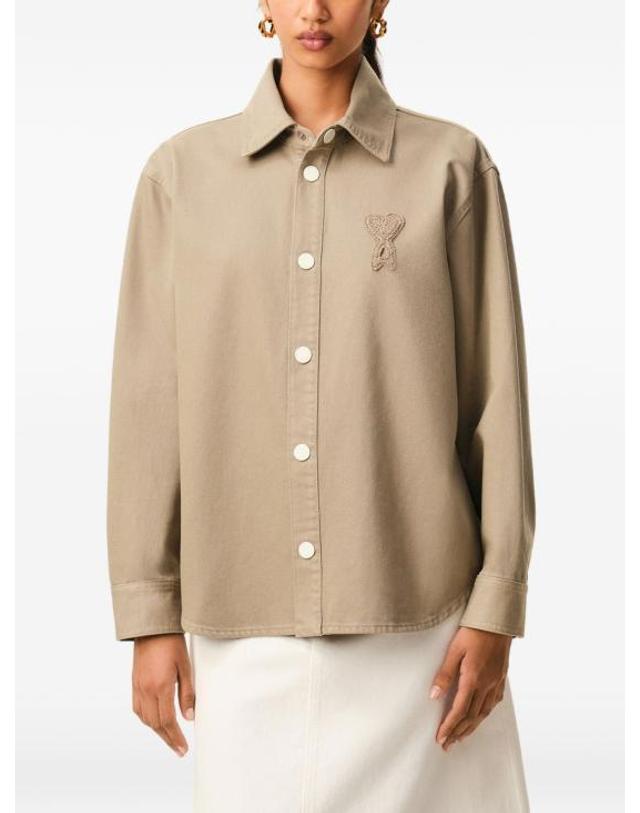 아미 [명품] 26SS 아미 톤온톤 로고 코튼 니트 오버셔츠 UJK897 DE0126 A036 TAUPE BEIGE DOM 착용컷