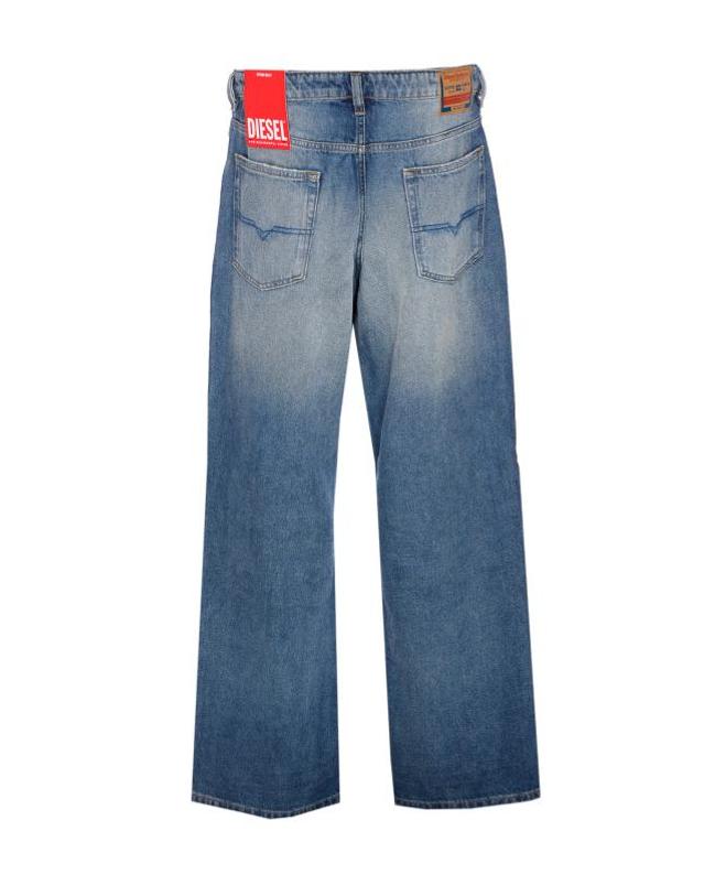 디젤 [명품] 디젤 2001 D 매크로 릴렉스 핏 데님 팬츠 A11598 0DBEB 01 WASHED BLUE DOM 착용컷