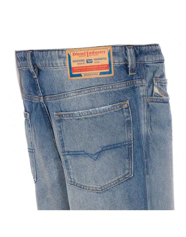 디젤 [명품] 디젤 2001 D 매크로 릴렉스 핏 데님 팬츠 A11598 0DBEB 01 WASHED BLUE DOM 착용컷