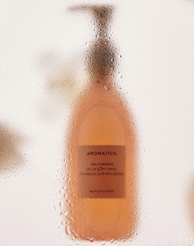 아로마티카 멜로우니스 오일 인 바디워시 매그놀리아&샌달우드 290ml 착용컷