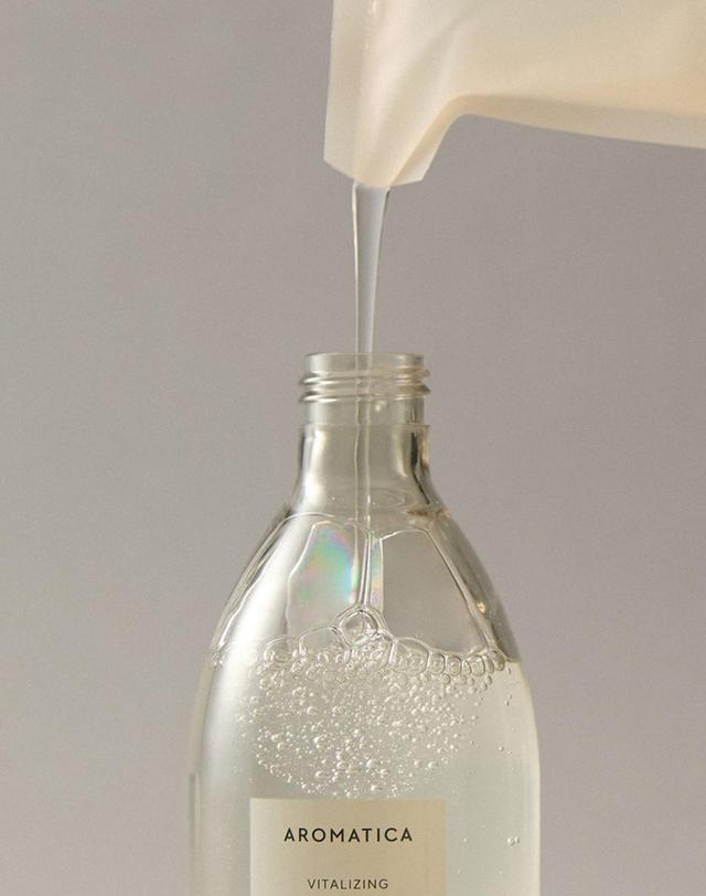 아로마티카 바이탈라이징 로즈마리 올인원 워시 300ml (리필) 착용컷