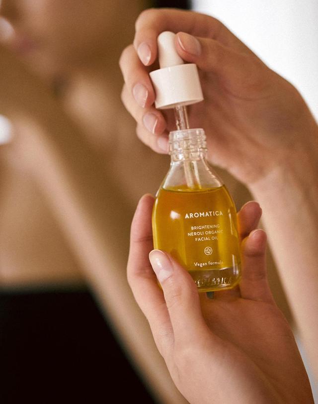 아로마티카 네롤리 브라이트닝 오일 30ml 착용컷
