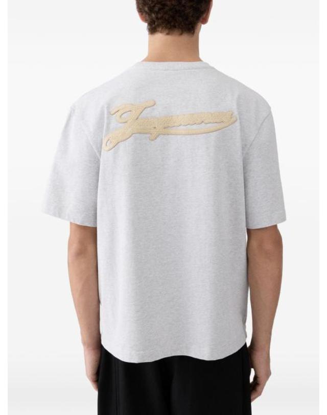 자크뮈스 [명품] 26SS 자크뮈스 토르네오 티셔츠 TSM00624AJ00045 9CI ROSEMARY LABEL GREY DOM 착용컷