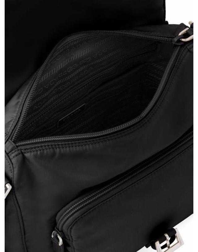 프라다 [명품] 26FW 프라다 삼각로고 리나일론 버클 숄더백 1BD994 RV44 F0002 BLACK DOM 착용컷