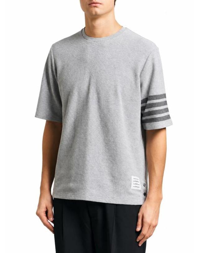 톰브라운 [명품] 26SS 톰브라운 텍스처드 피케 4바 티 MJS296A J0248 050 PALE GREY DOM 착용컷