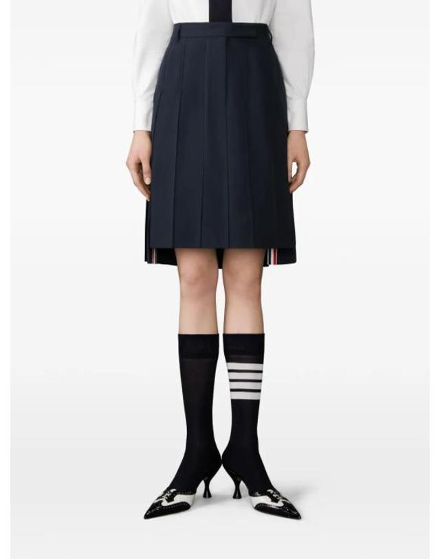 톰브라운 [명품] 26SS 톰브라운 코튼 수트 플리츠 스커트 FGCA40U F1063 415 NAVY DOM 착용컷