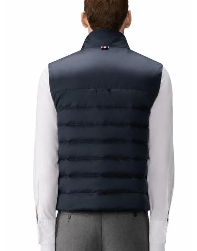 톰브라운 [명품] 26FW 톰브라운 샤이니 립스탑 라이트웨이트 다운 필 4 바 베스트 MVD036X F1095 415 NAVY DOM 착용컷