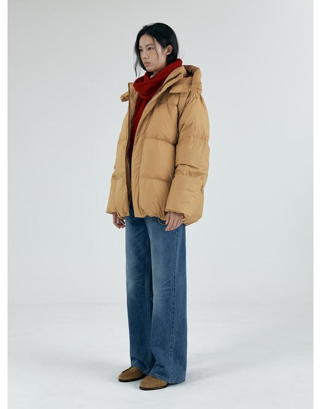 시야쥬 SIOT4176 덕다운 오버 핏 후드 패딩_Camel beige 착용컷