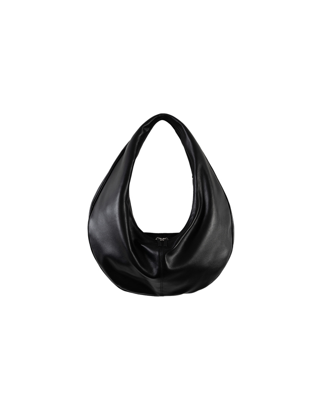 시야쥬 SIAC3113 Arche Hobo Bag_Black 블랙 착용컷
