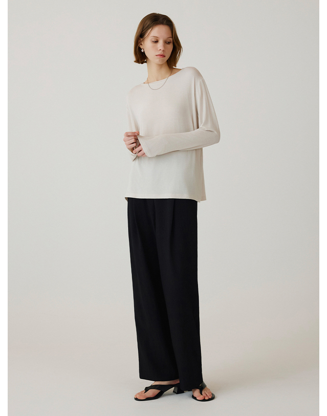 시야쥬 SITP5253 실키 루즈 핏 티셔츠_Light beige 베이지 착용컷